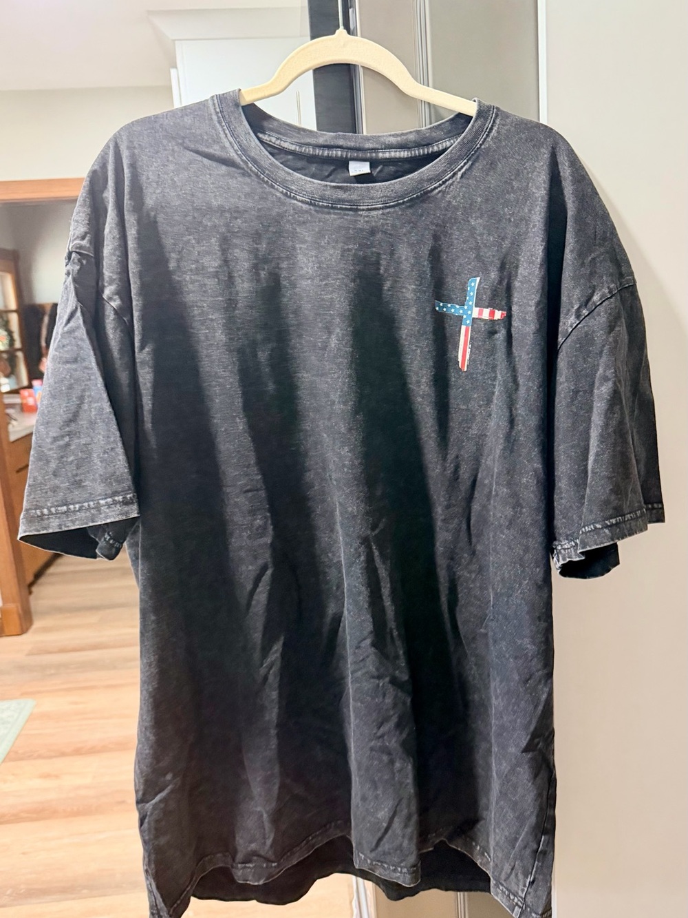 Men's Black Short-Sleeve Crewneck Tee with Small Flag Cross Graphic